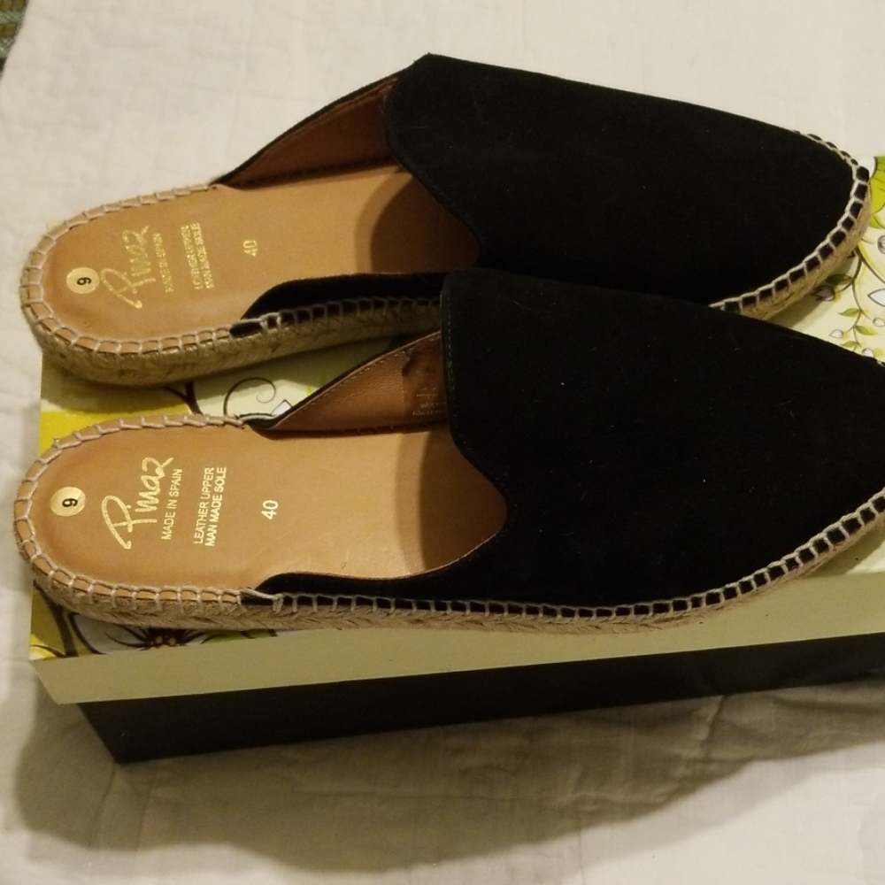 Flat sandal